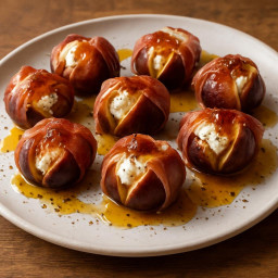 Appetizer: Italy – Fichi ripieni di caprino avvolti nel prosciutto (Fresh figs stuffed with goat cheese and wrapped in prosciutto) recipe